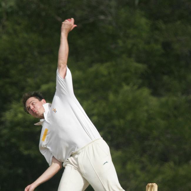 FEBRUARY 11, 2006: Sport. Reporter: Cricket at Kerrydale Oval, Robina. Norths versus Gold Coast. Bowler Brad Ipson from Gold Coast. PicJono/Searle