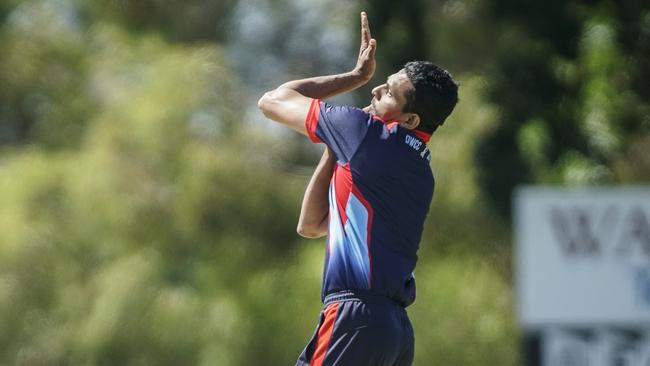 Suraj Randiv bowling for Dandenong last season. Picture: Valeriu Campan