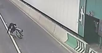 Cyclist Stumbles Wrong Way Through Sydney Lane Cove Tunnel. Credit - Transurban via Storyful