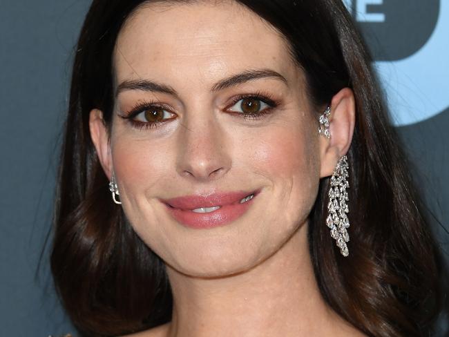 SANTA MONICA, CALIFORNIA - JANUARY 12: Anne Hathaway attends the 25th Annual Critics' Choice Awards at Barker Hangar on January 12, 2020 in Santa Monica, California. (Photo by Steve Granitz/WireImage)