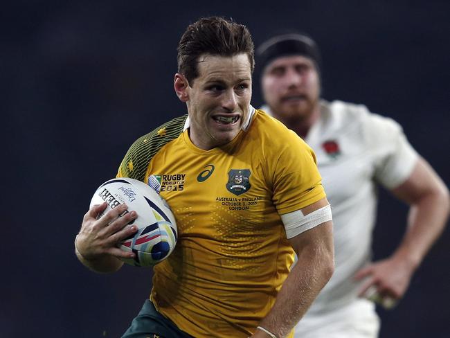 Australia's fly half Bernard Foley runs to score the second try during a Pool A match of the 2015 Rugby World Cup between England and Australia at Twickenham stadium, south west London, on October 3, 2015. AFP PHOTO / ADRIAN DENNIS RESTRICTED TO EDITORIAL USE, NO USE IN LIVE MATCH TRACKING SERVICES, TO BE USED AS NON-SEQUENTIAL STILLS