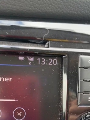 Sean Craig Murphy captured the moment the clock in his girlfriends car went back 2.5 hours as it drove across the Northern Expressway. Picture: Twitter (X),