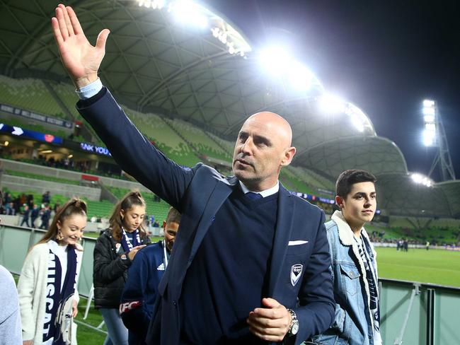 MELBOURNE, AUSTRALIA - MAY 22: Melbourne Victory coach Kevin Muscat farewells the crowd after coaching his last match for the club, the AFC Champions League Group Stage match between Melbourne Victory and Sanfrecce Hiroshima at AAMI Park on May 22, 2019 in Melbourne, Australia. (Photo by Robert Cianflone/Getty Images)