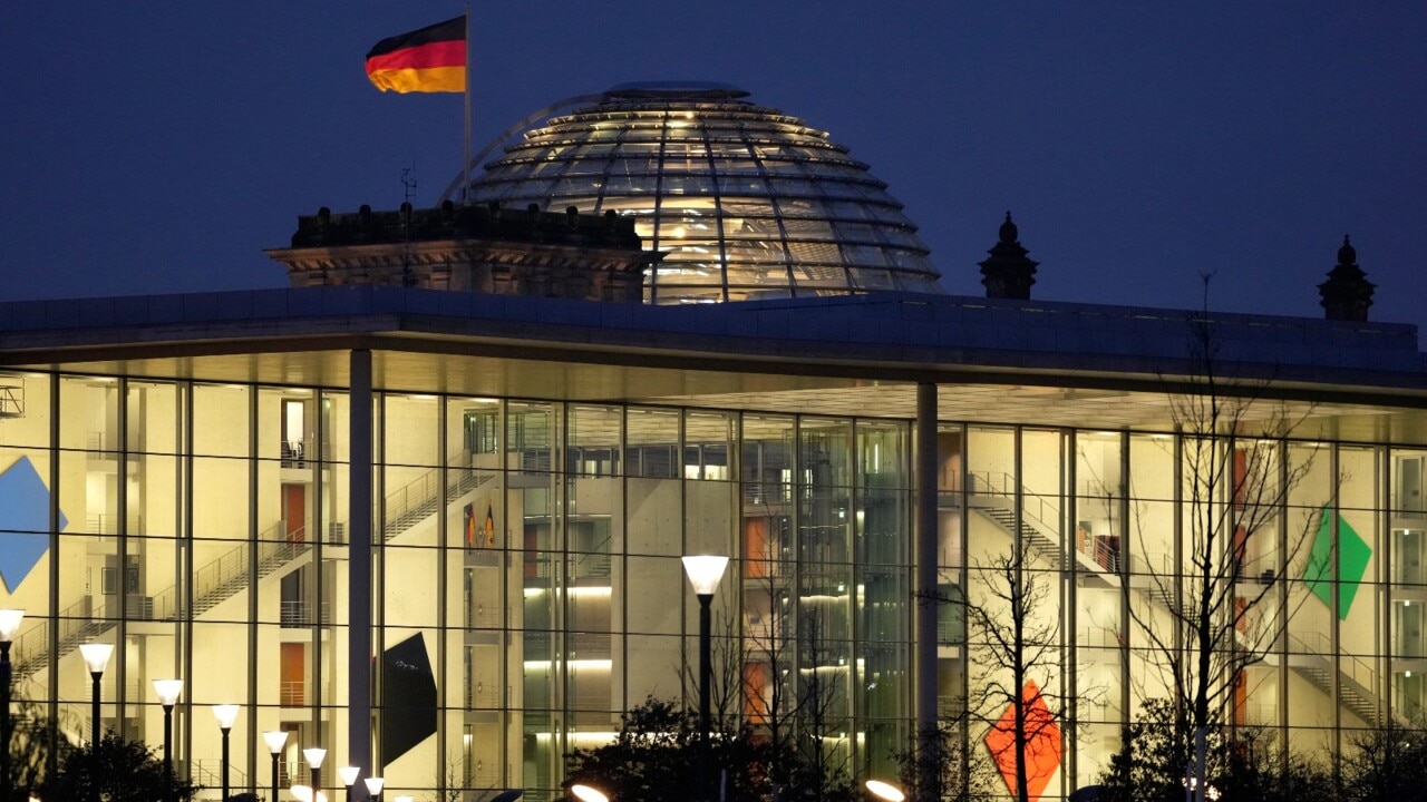 Jerman memberlakukan kembali pembatasan saat kasus COVID meningkat di Eropa