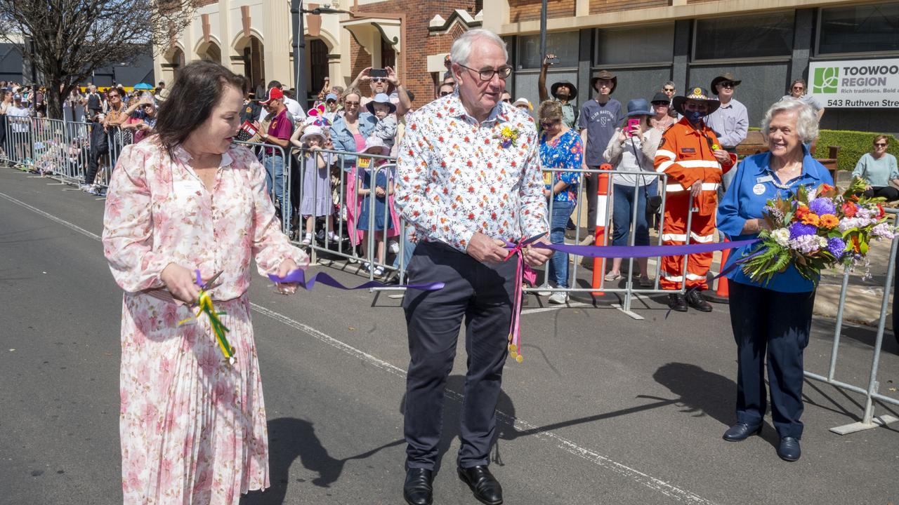 Claire Torkington, Grand Central centre manager and TRC mayor Paul Antonio open the Grand Central Floral Parade watched by Frances Tilly. Saturday, September 17, 2022. Picture: Nev Madsen.