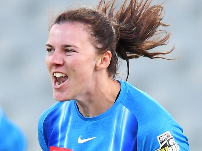 ADELAIDE, AUSTRALIA - NOVEMBER 25:  Tahlia McGrath of the Adelaide Strikers celebrates the wicket of Harmanpreet Kaur of the Melbourne Renegades during the "The Challenger" Women's Big Bash League Finals match between the Melbourne Renegades and the Adelaide Strikers at Adelaide Oval, on November 25, 2021, in Adelaide, Australia. (Photo by Mark Brake/Getty Images)