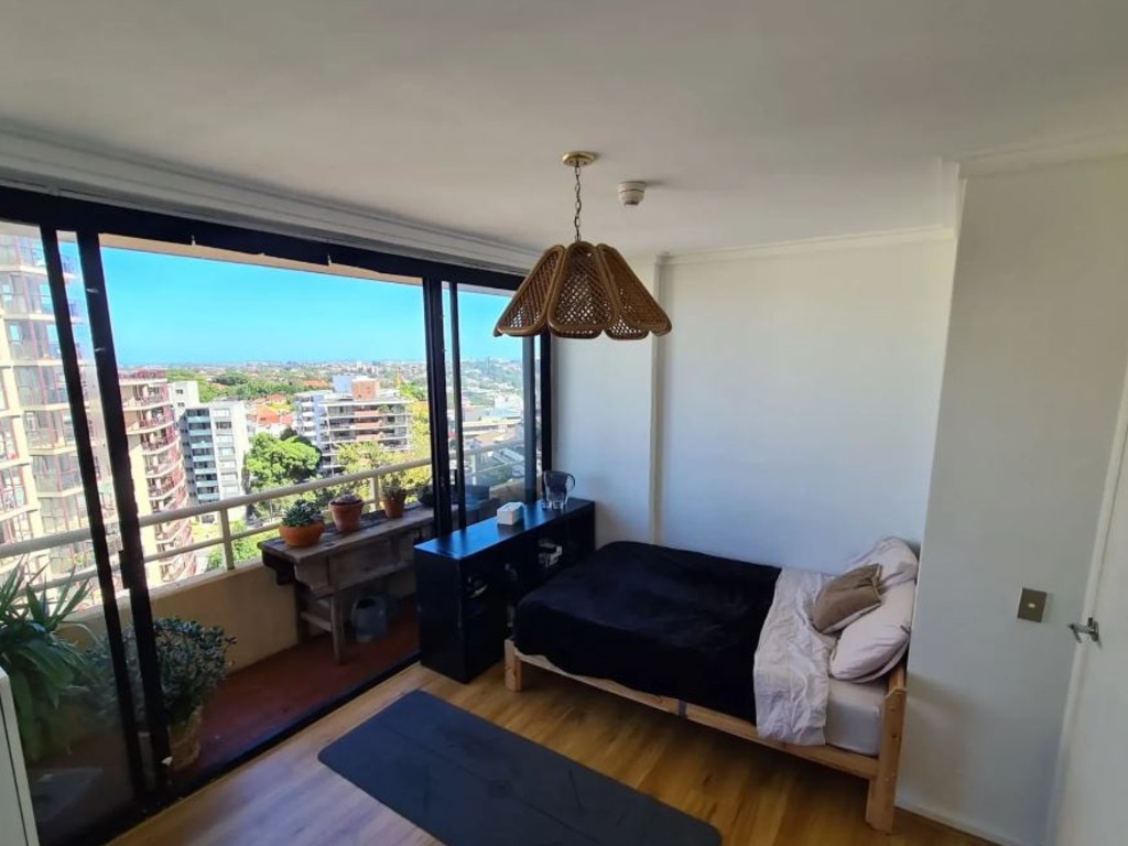 Flatmates.com.au has a room for rent in Bondi Junction for $500 a week.