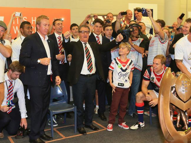 Robinson addressing his 2013 premiership-winning team.