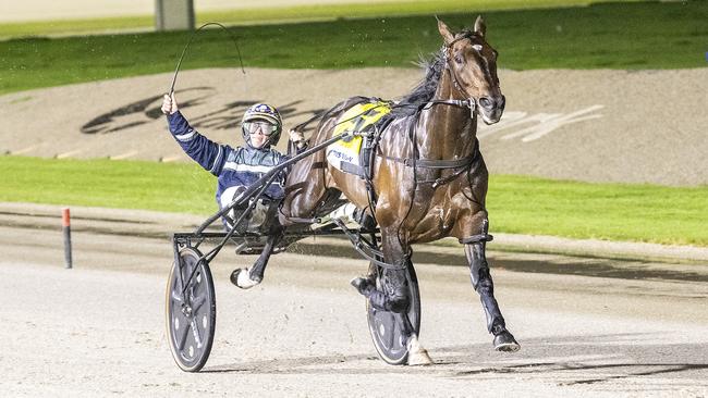 Race 9: Tabcorp Park, Breeders Crown Finals, Saturday 19-11-2022 Woodlands Stud Australia Breeders Crown Series 24 (3YO Colts & Geldings) Final (Group 1) Winner: Captain Ravishing (5) Trainer: Emma Stewart; Driver: Mark Pitt Race Distance: 2,240 metres, Mile Rate: 1.51.1 (New Course Record)