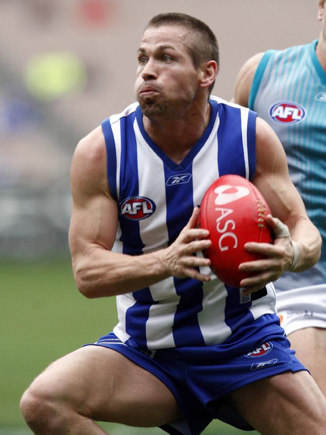 Shannon Grant playing for North Melbourne.