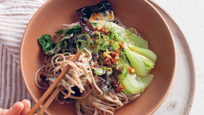 Soba noodles with sesame dressing