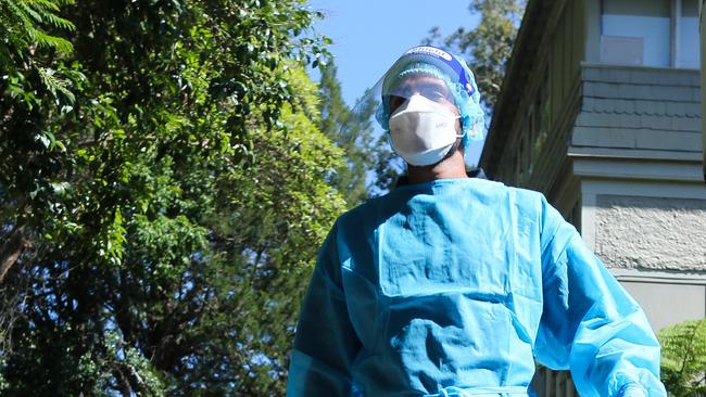 SYDNEY, AUSTRALIA - NewsWire Photos, DECEMBER 17 2021: A Nurse is seen working at the Killara Covid Testing clinic in Sydney ahead of Christmas as positive cases continue to rise in NSW. Picture: NCA Newswire / Gaye Gerard