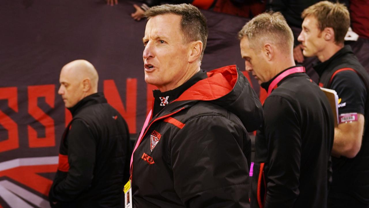 Essendon coach John Worsfold met with club CEO Xavier Campbell on Monday night. (AAP Image/Michael Dodge)