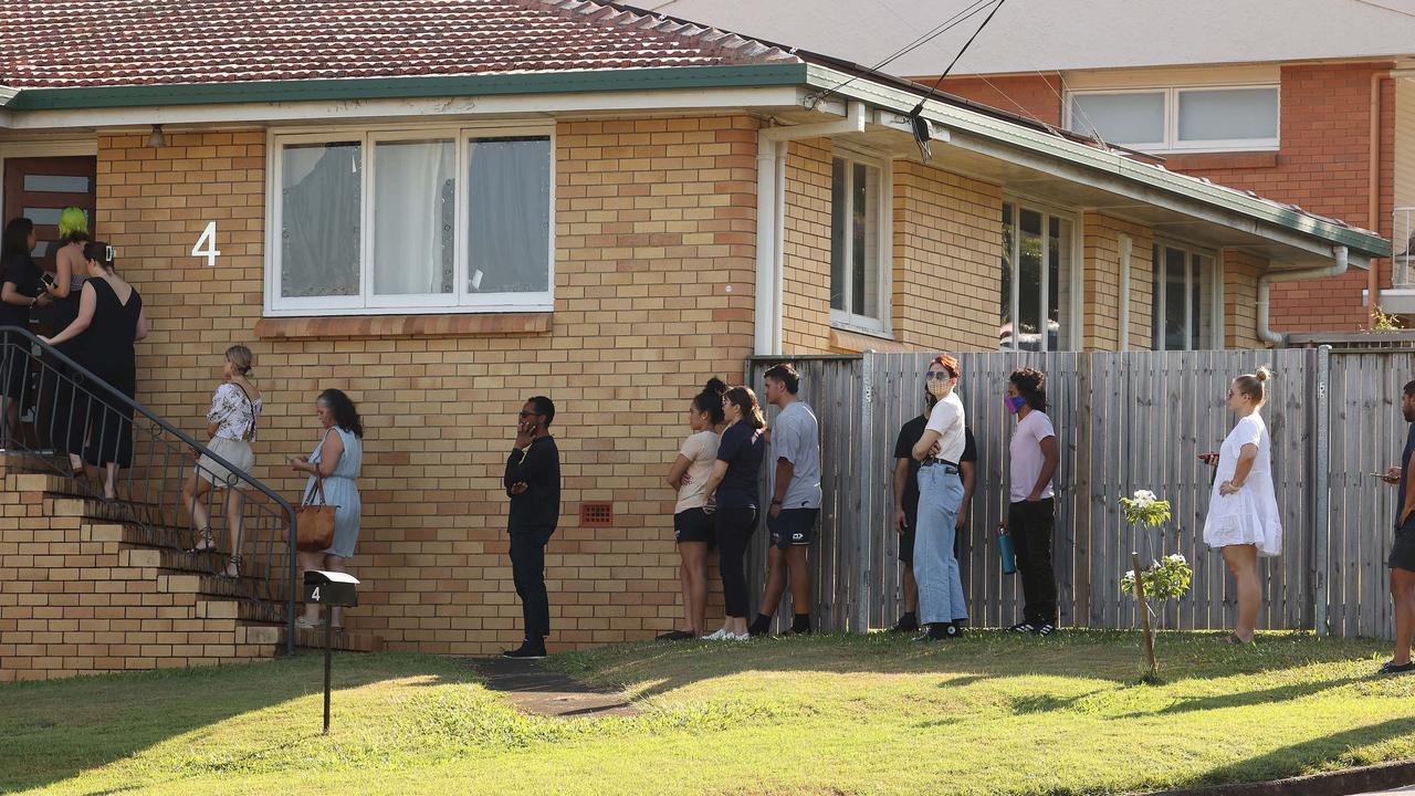 A long line to view a rental open home in Tarragindi, Brisbane. Picture: Liam Kidston.