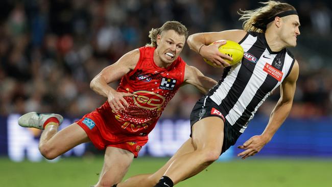 GOLD COAST, AUSTRALIA - JULY 01: Darcy Moore of the Magpies in action during the 2023 AFL Round 16 match between the Gold Coast Suns and the Collingwood Magpies at Heritage Bank Stadium on July 1, 2023 in the Gold Coast, Australia. (Photo by Russell Freeman/AFL Photos via Getty Images)