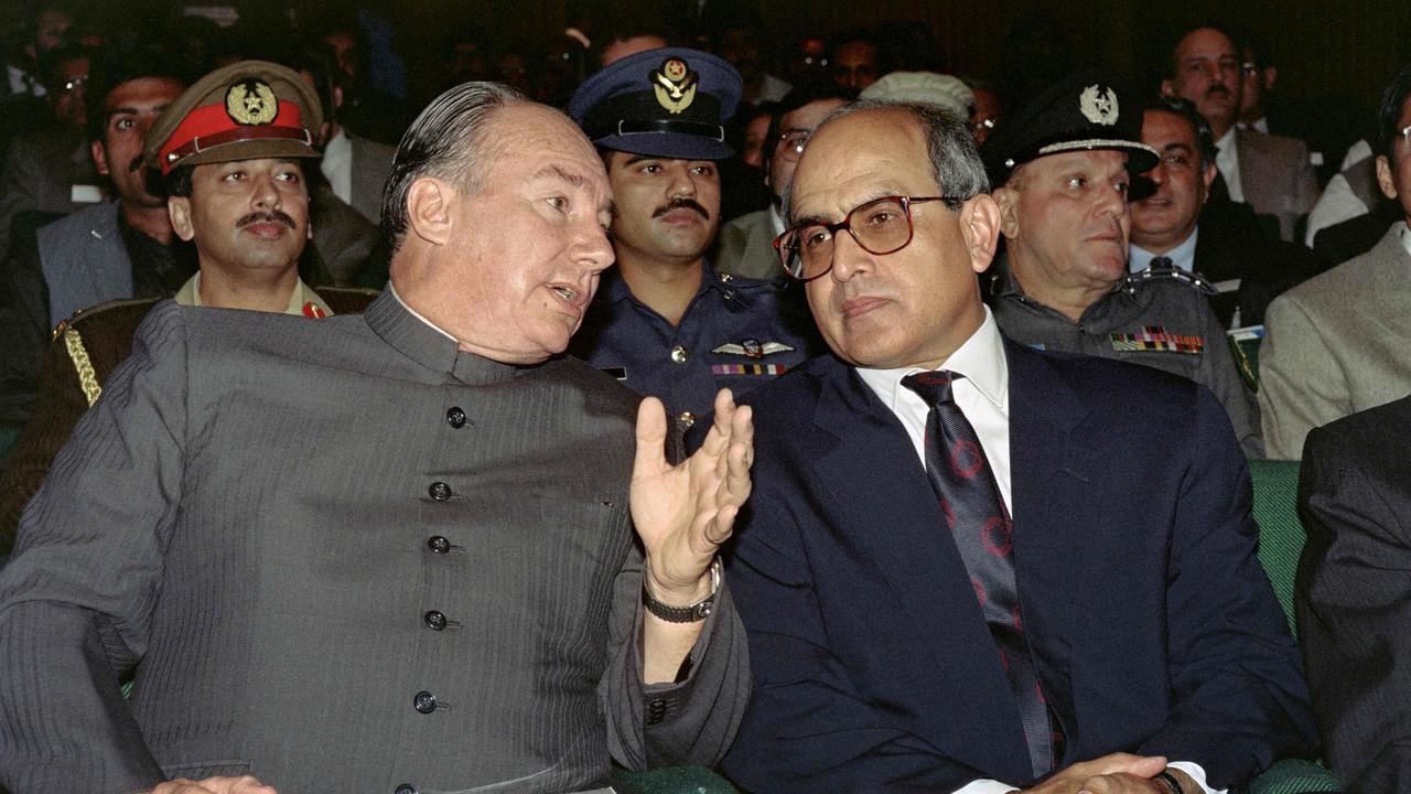 Prince Karim Aga Khan IV (L) chats with Pakistani President Farooq Ahmed Leghari during the 25th anniversary celebration of the Aga Khan Foundation on November 12, 1994. Picture: AFP