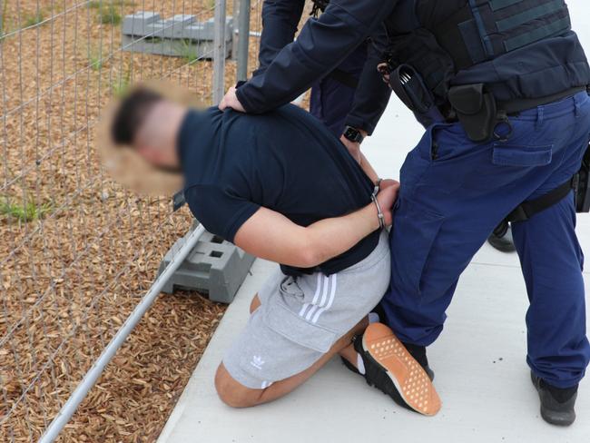 Police found 1kg of cocaine, a gun and $300,000 in cash during a vehicle stop in Neutral Bay on Wednesday. Picture: NSW Police