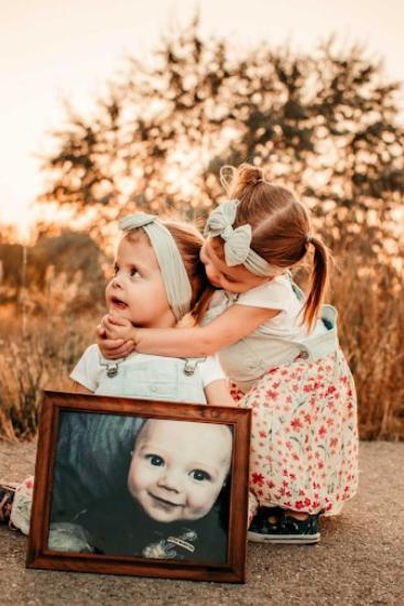 Mayson's three-year-old twin sisters celebrating their brother's birthday. Image: Megan Nutter/Lil’ Lemon Photography