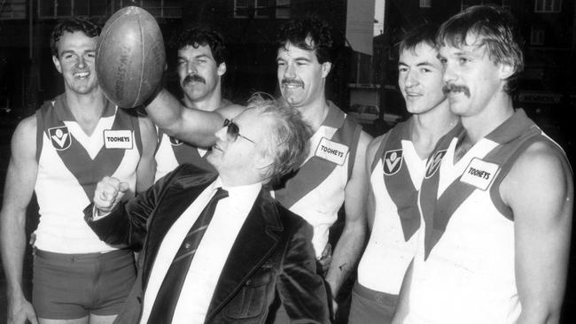 Edelsten with members of the Swans after buying the team in 1985.