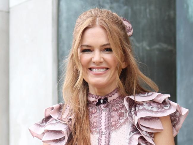 PARIS, FRANCE - SEPTEMBER 30: Isla Fisher attends the Zimmermann Paris Womenswear Spring-Summer 2025 show as part of Paris Fashion Week on September 30, 2024 in Paris, France. (Photo by Vittorio Zunino Celotto/Getty Images)