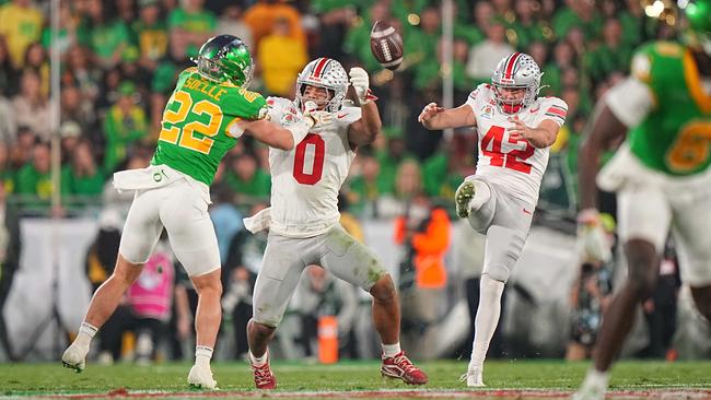 Joe McGuire punts at the Rose Bowl. (Photo by Erick W. Rasco/Sports Illustrated via Getty Images)