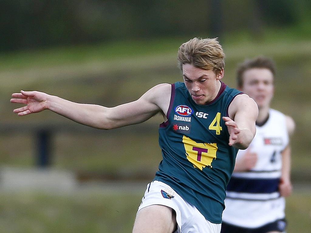 AFL - Tasmania Devils under-18 team in NAB League game against the Northern Knights at Twin Ovals, Kingston. (L-R) Will Peppin with the ball. Picture: MATT THOMPSON