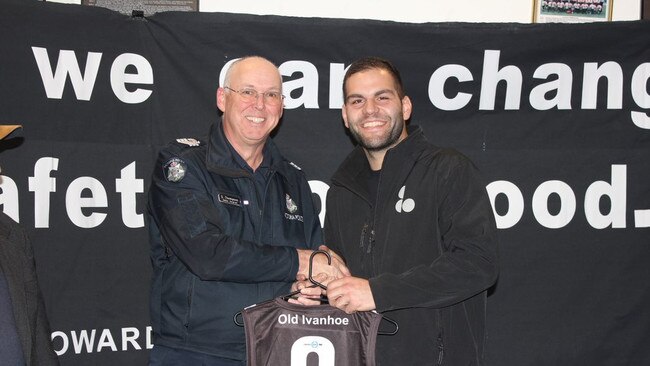 Senior Seargent Stuart Thompson presents Old Ivanhoe Grammarians captain Michael Mitris with his zero jersey.