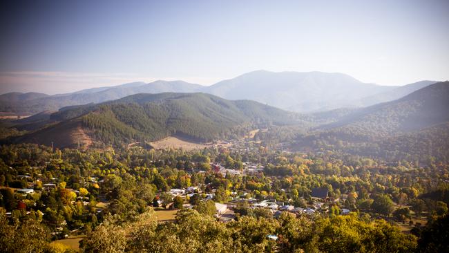 The view from Huggins Lookout early on a cool autumn morning in Bright, Victoria, Australia. Image: iStock