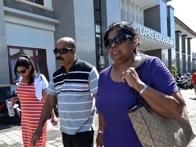 Raji Sukumaran (R) with Brintha Sukumaran (L) walk after visit inside to the jail meet with Myuran Sukumaran at Kerobokan prison in Denpasar, 26 February 2015. Photo-NASHYO HANSEL