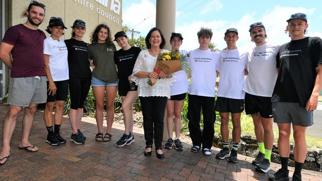 Members of Pace Shavers: Nathan Edwards, Kerry, Clay, Robin, Freya, and Greer Schreiber, Lisa, Hamish and Ava Smith, with James Stimpson greet Ballina Mayor Sharon Cadwallader with a bouquet of flowers and support for mental health in the regions flood recovery. Picture: Cath Piltz