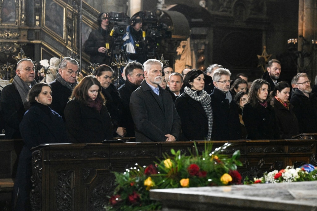 Czechs mourn Prague university shooting victims thumbnail