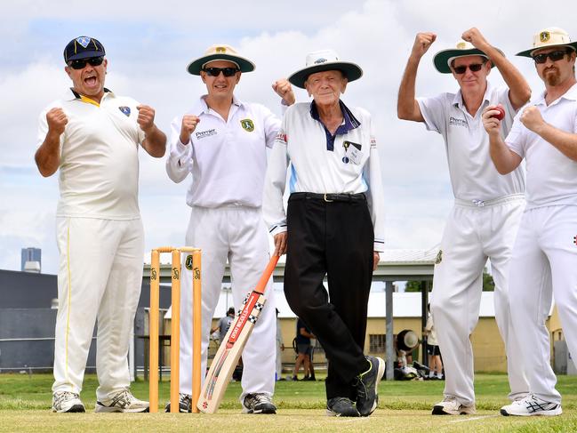 89-year-old Mick McShane, the oldest active umpire in cricket is with over 50s players Rocco Apruzzese, David Wing, Andrew Bennett and Phil O'Connor.Saturday January 22, 2022. Picture, John Gass