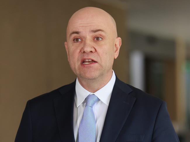 BRISBANE AUSTRALIA - NewsWire Photos NOVEMBER 10, 2022: Chief Health Officer Dr John Gerrard speaks to the media at Queensland Parliament House. The state is on Amber Alert as another wave of COVID-19 hits the state.  NewsWire / Sarah Marshall