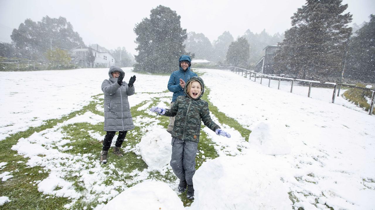 Snow down to around 200 metres around Hobart. Picture Eddie Safarik