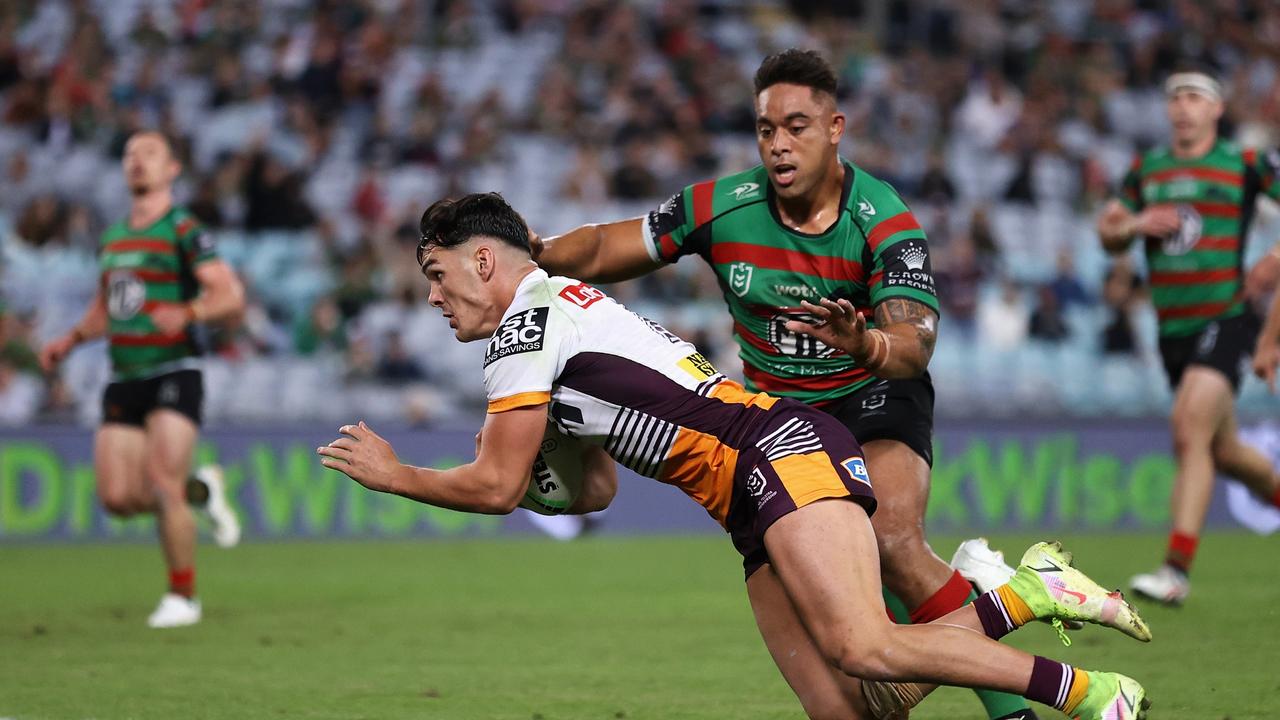 Brisbane Broncos: Kevin Walters hopeful Herbie Farnworth and Selwyn Cobbo  will commit