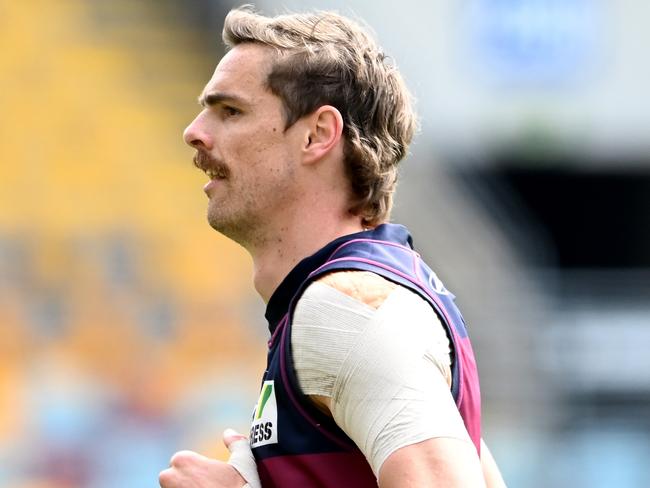 BRISBANE, AUSTRALIA - SEPTEMBER 06: Joe Daniher runs during a Brisbane Lions AFL training session at The Gabba on September 06, 2022 in Brisbane, Australia. (Photo by Bradley Kanaris/Getty Images)