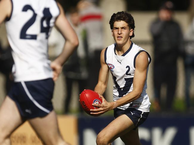 MELBOURNE, AUSTRALIA - JUNE 10: Josh Lindsay of Victoria Country looks to pass the ball during the AFL National Development Championships U16 match between Victoria Country and Victoria Metro at Trevor Barker Beach Oval on June 10, 2023 in Melbourne, Australia. (Photo by Daniel Pockett/AFL Photos/via Getty Images)