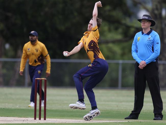 Kingston Hawthorn bowler Zack Richardson. Picture: Stuart Milligan