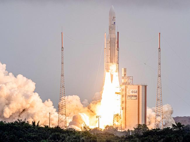 Arianespace's Ariane 5 rocket with NASAâs James Webb Space Telescope onboard lifts up from the launchpad, at the Europeâs Spaceport, the Guiana Space Center in Kourou, French Guiana, on December 25, 2021. - The telescope, the most powerful space observatory ever built, is now tentatively set for launch on Christmas Day, after decades of waiting. An engineering marvel, it will help answer fundamental questions about the Universe, peering back in time 13 billion years. (Photo by jody amiet / AFP)