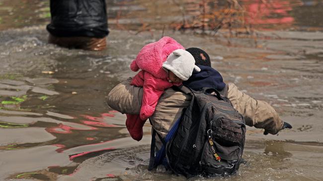 Migrants attempt to cross the Rio Grande from Ciudad Juarez, Chihuahua state, Mexico, on February 29, 2024. Picture: AFP