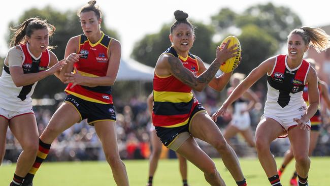 ON THE RUN: Stevie-Lee Thompson bursts clear of St Kilda’s Hannah Priest during the Crows’ round two win at Richmond Oval. Picture: MATT TURNER (AFL Photos via Getty Images).