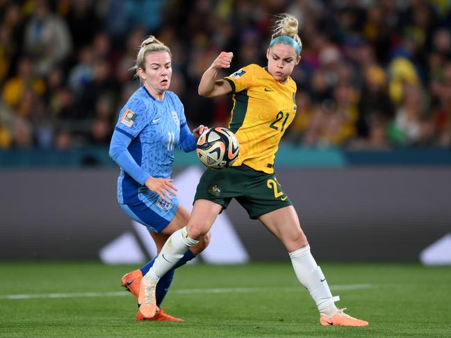 Ellie Carpenter is put under pressure by Lauren Hemp on her way to scoring the second England goal. (Photo by Justin Setterfield/Getty Images )