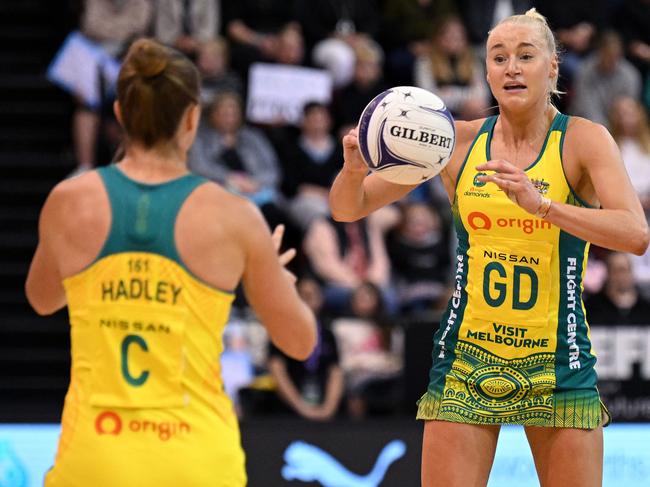 INVERCARGILL, NEW ZEALAND - OCTOBER 19: Jo Weston of Australia passes the ball during game three of the Constellation Cup series between New Zealand Silver Ferns and Australia Diamonds at ILT Stadium Southland on October 19, 2023 in Invercargill, New Zealand. (Photo by Joe Allison/Getty Images)