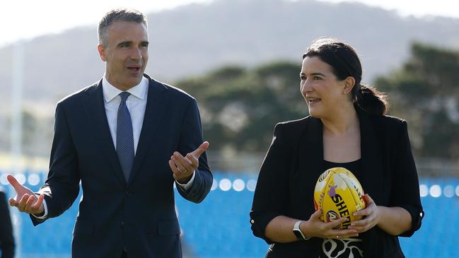 Laura Kane (right) with South Australian Premier Peter Malinauskas. Picture: Michael Willson/AFL Photos via Getty Images