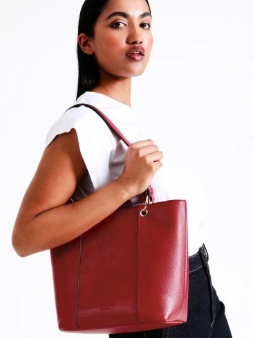 Basque Ajay Tote. Picture: Myer.