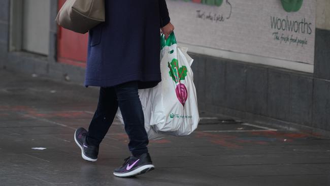 Coles banning best sale woolworths bags