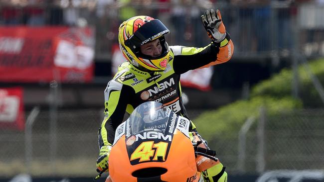 MGM Forward Racing's Spanish rider Aleix Espargaro waves after the Moto GP qualifying session of the Catalunya Grand Prix at the Montmelo racetrack near Barcelona on June 14, 2014. AFP PHOTO / JOSEP LAGO