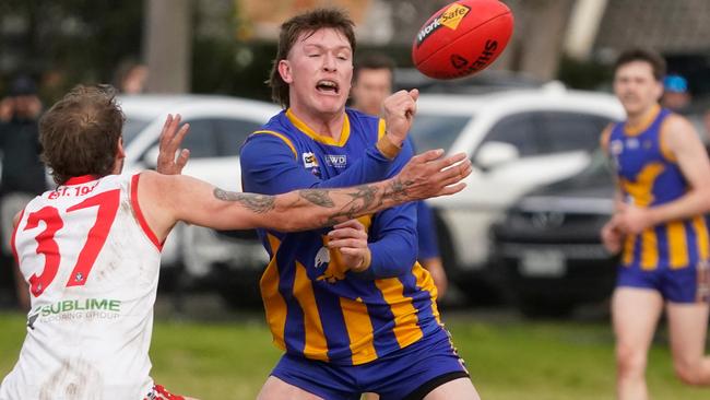 MPFNL: Somerville’s Corey Battams fires off a handball. Picture: Valeriu Campan