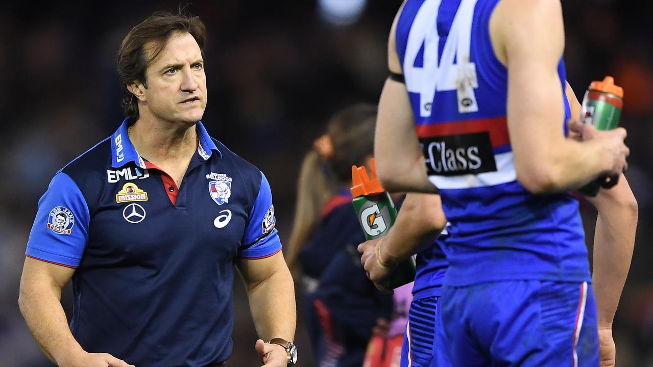 Luke Beveridge urges his players on during the 2019 AFL season.