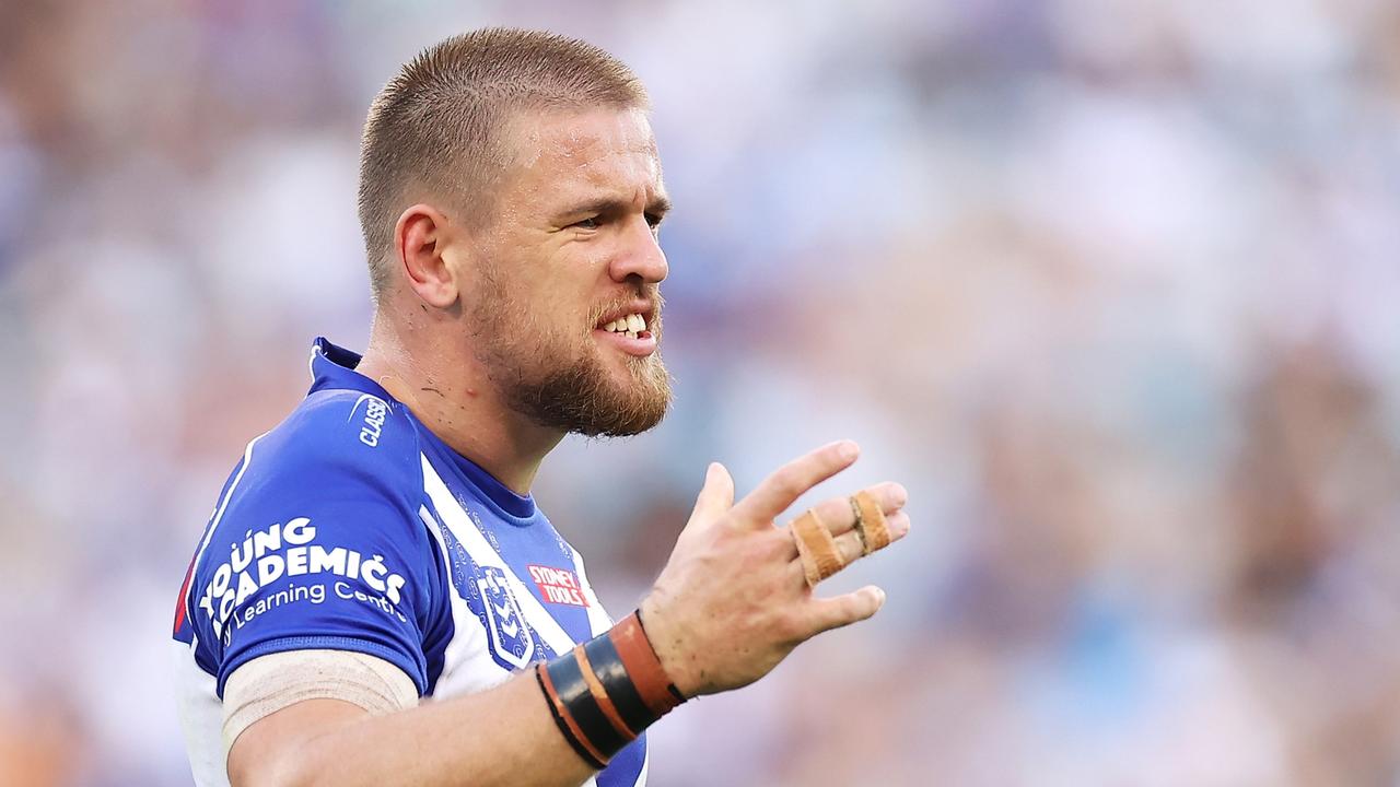 SYDNEY, AUSTRALIA - MARCH 20: Matt Dufty of the Bulldogs gestures to a teammate during the round two NRL match between the Canterbury Bulldogs and the Brisbane Broncos at Accor Stadium, on March 20, 2022, in Sydney, Australia. (Photo by Mark Kolbe/Getty Images)